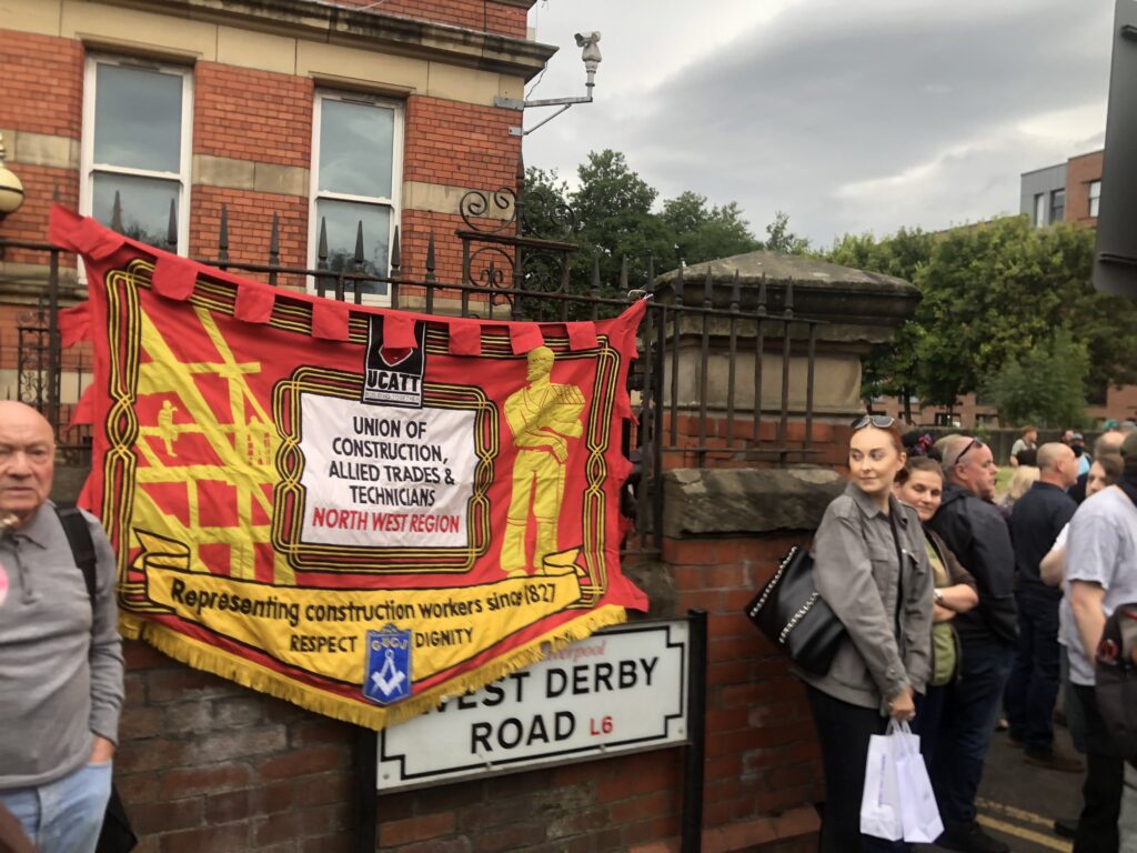 builder workers against the far right